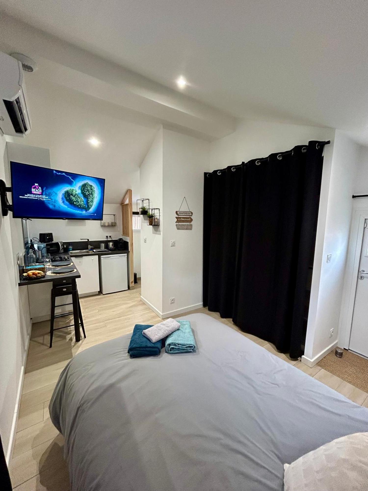 Tiny House De Charme Toute Equipee Le Pian-Médoc Exterior foto
